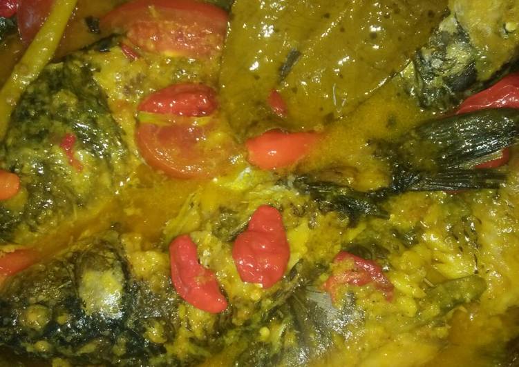 Resep Ikan mas bumbu kuning Lezat