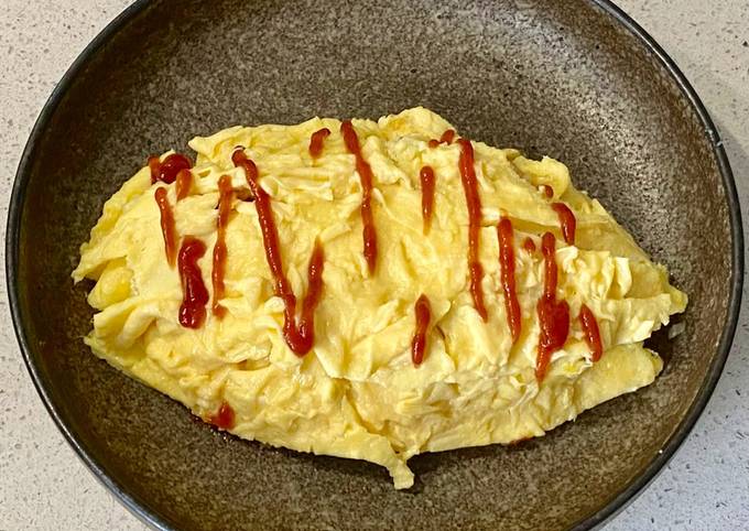 Omurice (Japanese omelette rice)