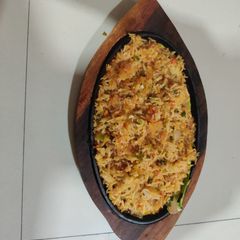 A picture of Schezwan fried rice sizzler.