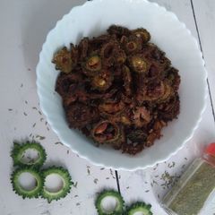 A picture of Bittergourd chips.