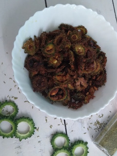 A picture of Bittergourd chips.