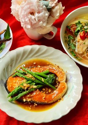 Hình của món Bữa cơm với các món cá.