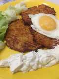 Rösti di patate dolci con crema allo yogurt e uova all’occhio di bue