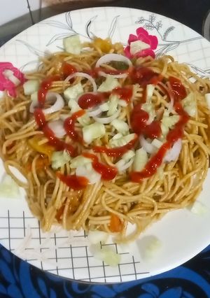 चौउमिन (chowmein recipe in Hindi) रेसिपी मुख्य फोटो