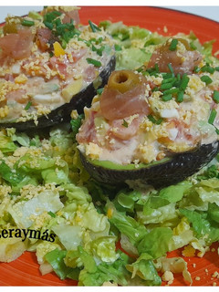 Una foto de Aguacates rellenos de salmón