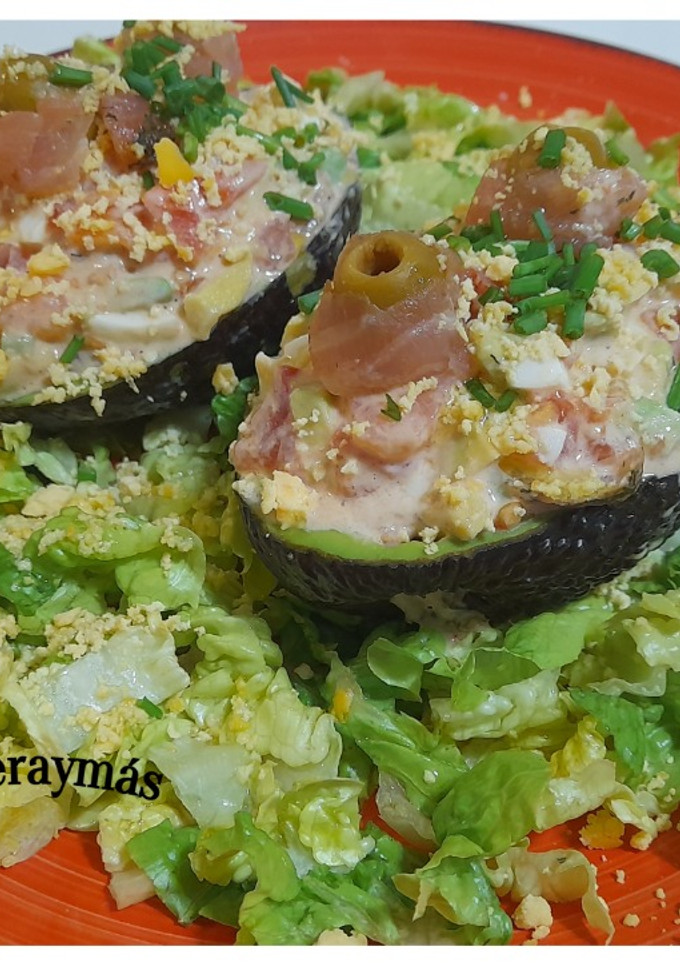 Una foto de Aguacates rellenos de salmón