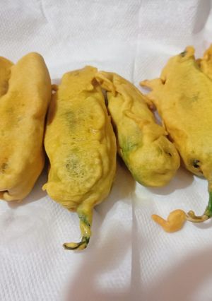 मिर्ची पकोड़ा (mirchi pakoda recipe in Hindi) रेसिपी मुख्य फोटो