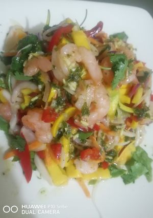 Una foto de Ceviche, con Zucchini y zanahoria, algo diferente pero delicioso