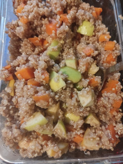 Una foto de Quinoa con canela y manzana