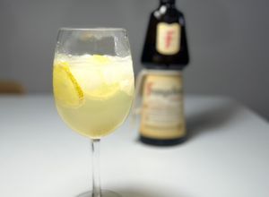 Una foto de Frangelico tonic lima