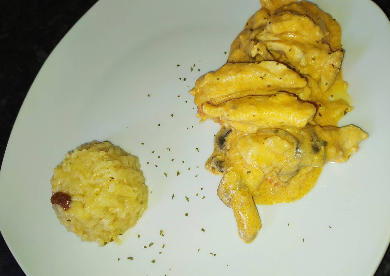 Strogonoff de pollo y arroz pilaw