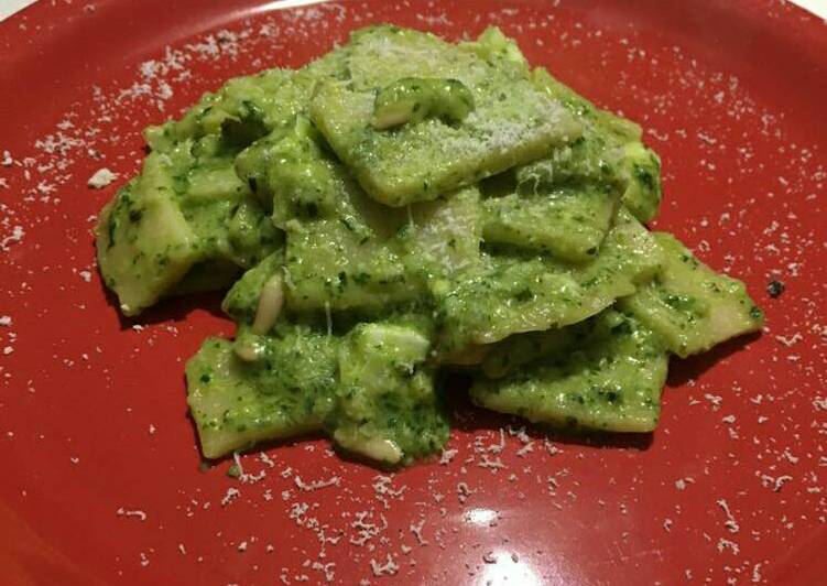 Testaroli con il pesto all'etrusca