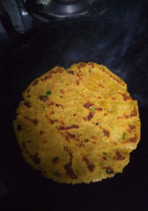 A picture of Bajra And Methi Roti.