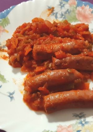 Una foto de Longanizas frescas con sofrito y jalapeños