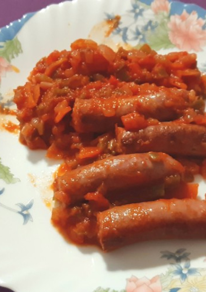 Una foto de Longanizas frescas con sofrito y jalapeños