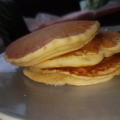A picture of The fluffiest pancakes.