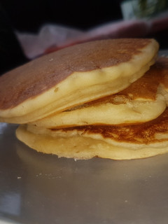 A picture of The fluffiest pancakes.