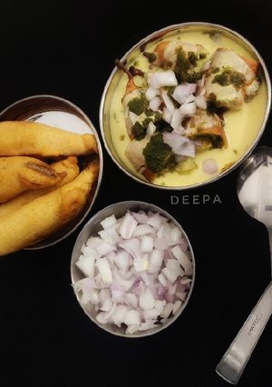 A picture of Stuffed Mirchi Kadi Pakoda.