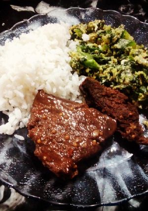Una foto de Salteado de zapallitos con arroz y carne a la mostaza a la Isma!