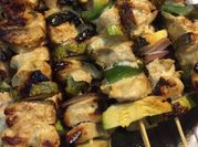 Una foto de pinchos dw pollo