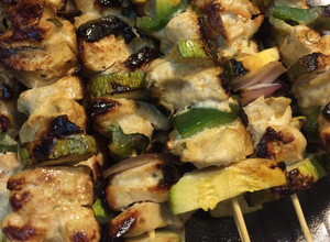Una foto de Brochettes de Pollo (pinchos)