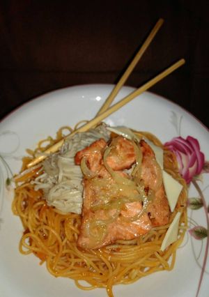 Foto resep Salmon with spaghetti and enoki mushroom