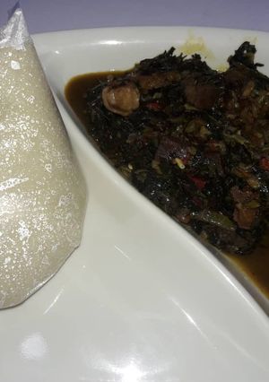 A picture of Vegetable soup and semo.