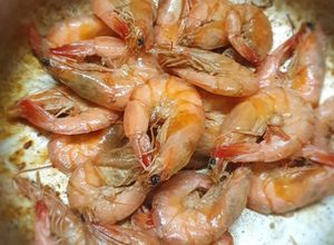 Hình của món Tôm rang mặn ngọt.