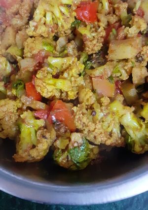 आलू गोभी की सूखी सब्जी(aloo gobhi ki sukhi sabzi recipe in hindi) रेसिपी मुख्य फोटो