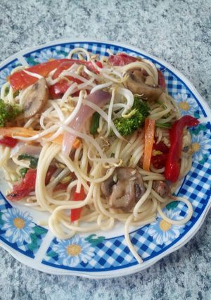 Una foto de Tallarines con vegetales