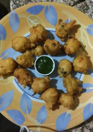 A picture of Dal pakoda.
