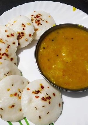 इडली (Idli recipe in hindi) रेसिपी मुख्य फोटो