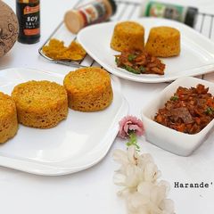 A picture of Alkubus with shredded chicken sauce.