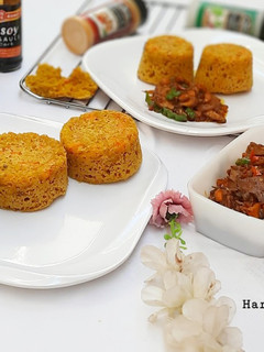 A picture of Alkubus with shredded chicken sauce.
