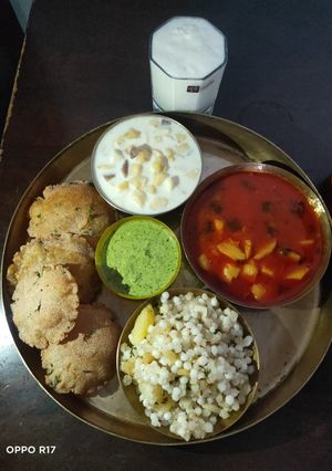 ફરાળી થાળી (Farali Thali Recipe In Gujarati) રેસીપી મુખ્ય ફોટો