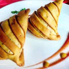 A picture of Punjabi Samosa.