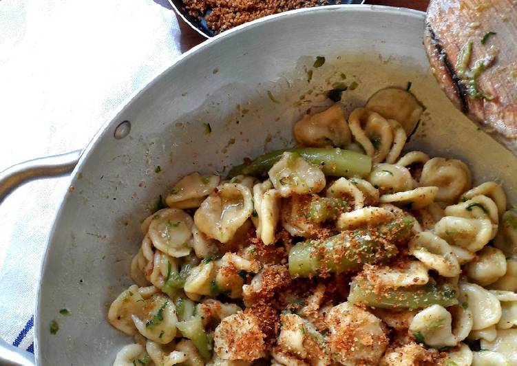 Orecchiette con puntarelle e acciughe