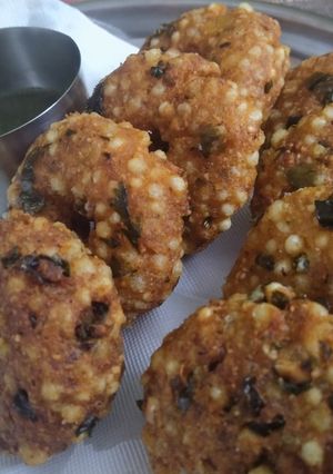 A picture of Sabudana vada.