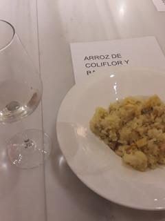 Una foto de Arroz con coliflor y bacalao