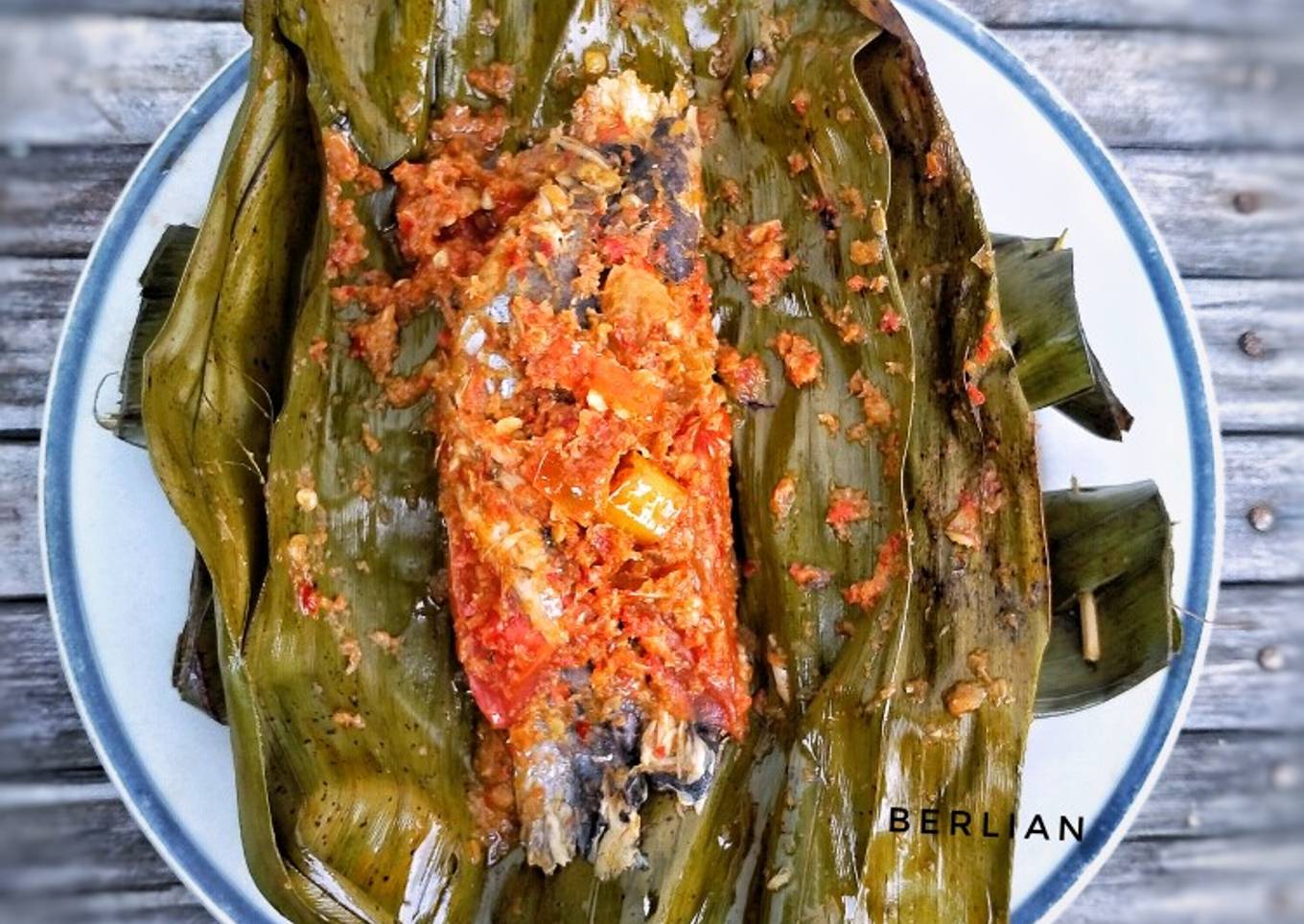 Cara Gampang Membuat Pepes ikan pindang bumbu dasar merah yang Lezat