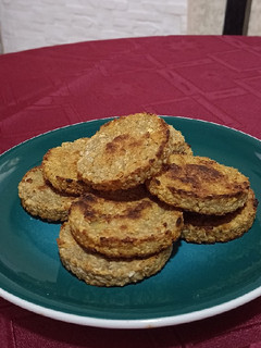 Una foto de Galletitas veganas de peras y avena 🍪🍪 -con cajú y girasol- :)