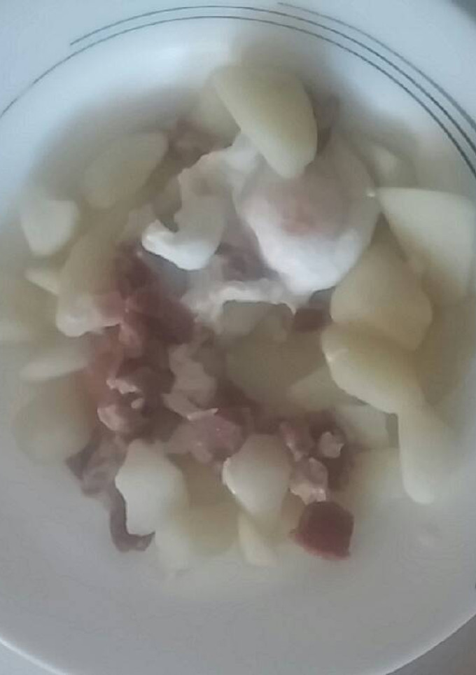 Una foto de 535 Ensalada de patatas con salchichas