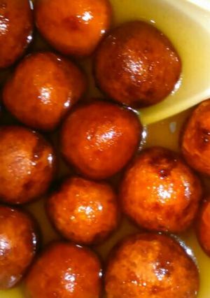A picture of Gulab Jamun.