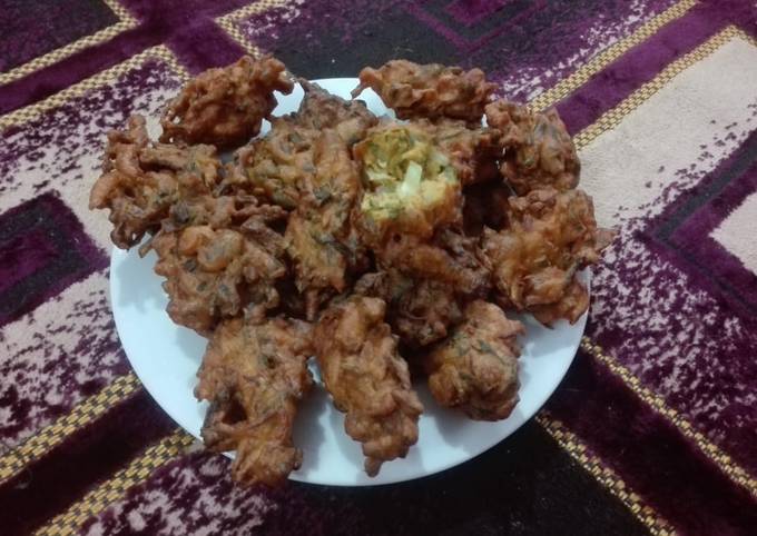 Recipe of Favorite Cabbage, Onion and Spring Onion Pakoras