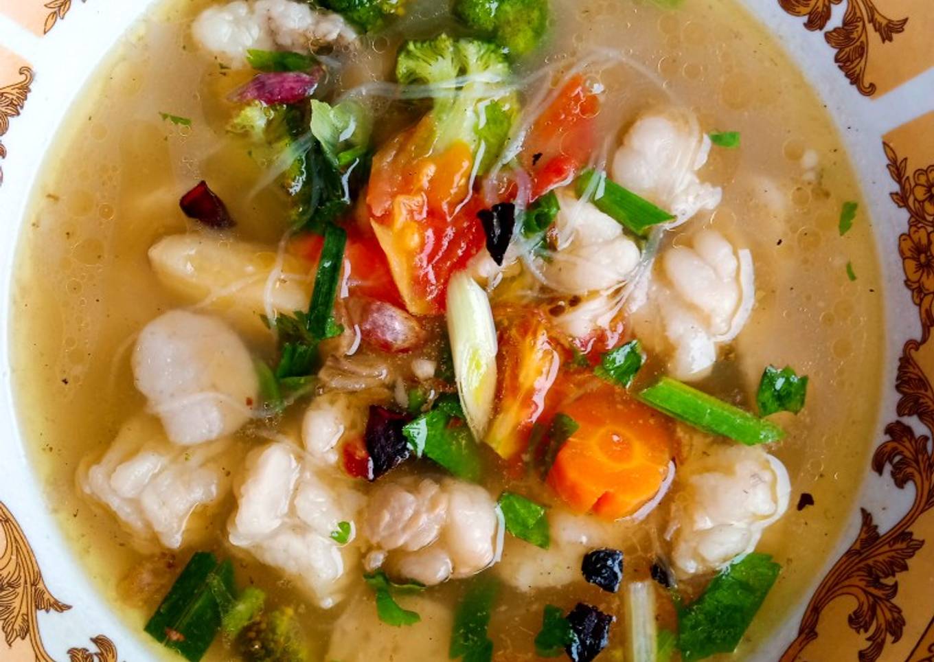 Sup sayur dengan mie