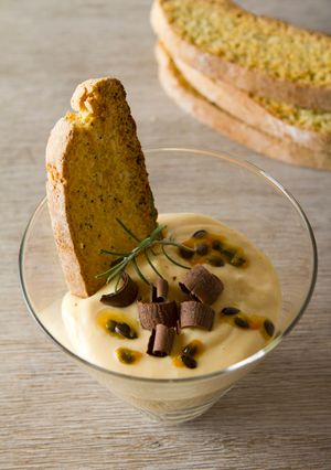 Una foto de Mousse de maracuyá en licuadora