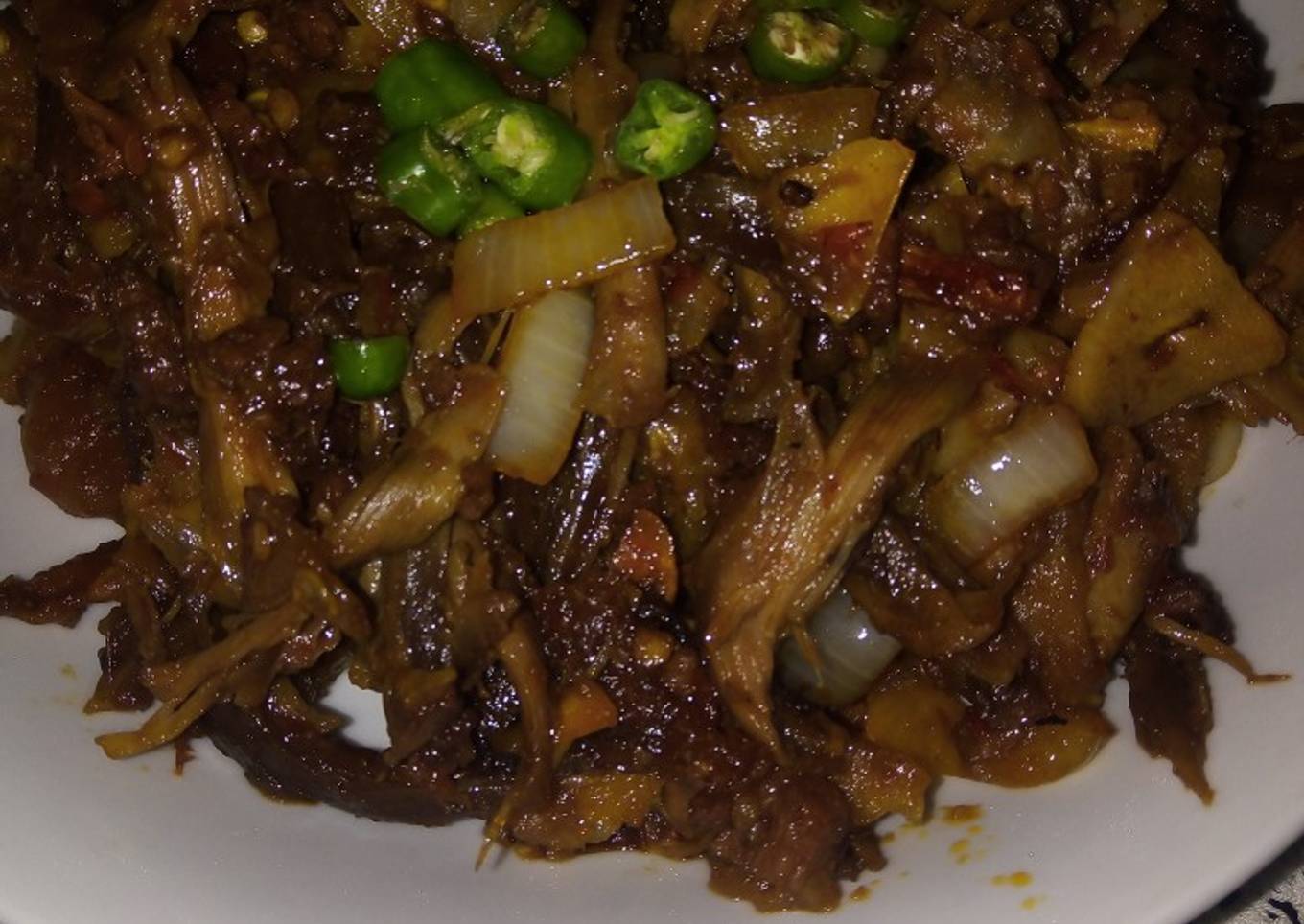 Bebek suwir pedas manis