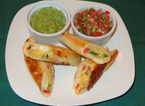 Una foto de Flautas de huevos revueltos con pimientos