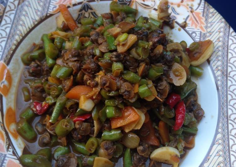 Cara Gampang meracik Oseng buncis petis kerang mini, Enak