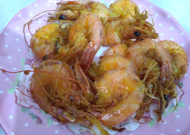  Resep Udang goreng bumbu kunyit  oleh Rizka Nazah Pratiwi 